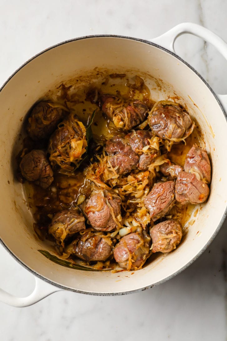 Scion of beef scorched with golden onions in a Dutch oven