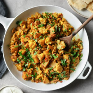 Cauliflower and Potato Curry (Aloo Gobi Recipe)