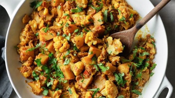 Cauliflower and Potato Curry (Aloo Gobi Recipe)