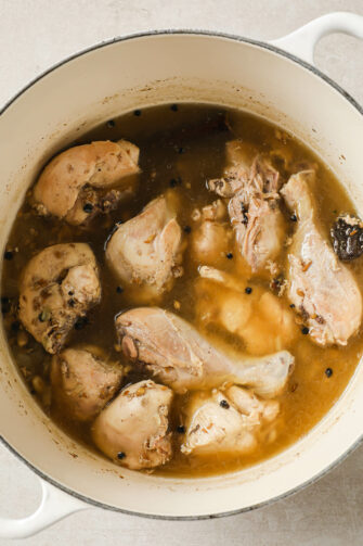 Cooked chicken broth (Yakhni) in a Dutch oven.
